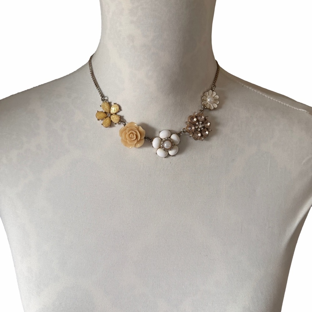 Vintage Style Flower Statement Necklace – Cream, Gold Tone & Rhinestone Floral - Picture 3 of 5